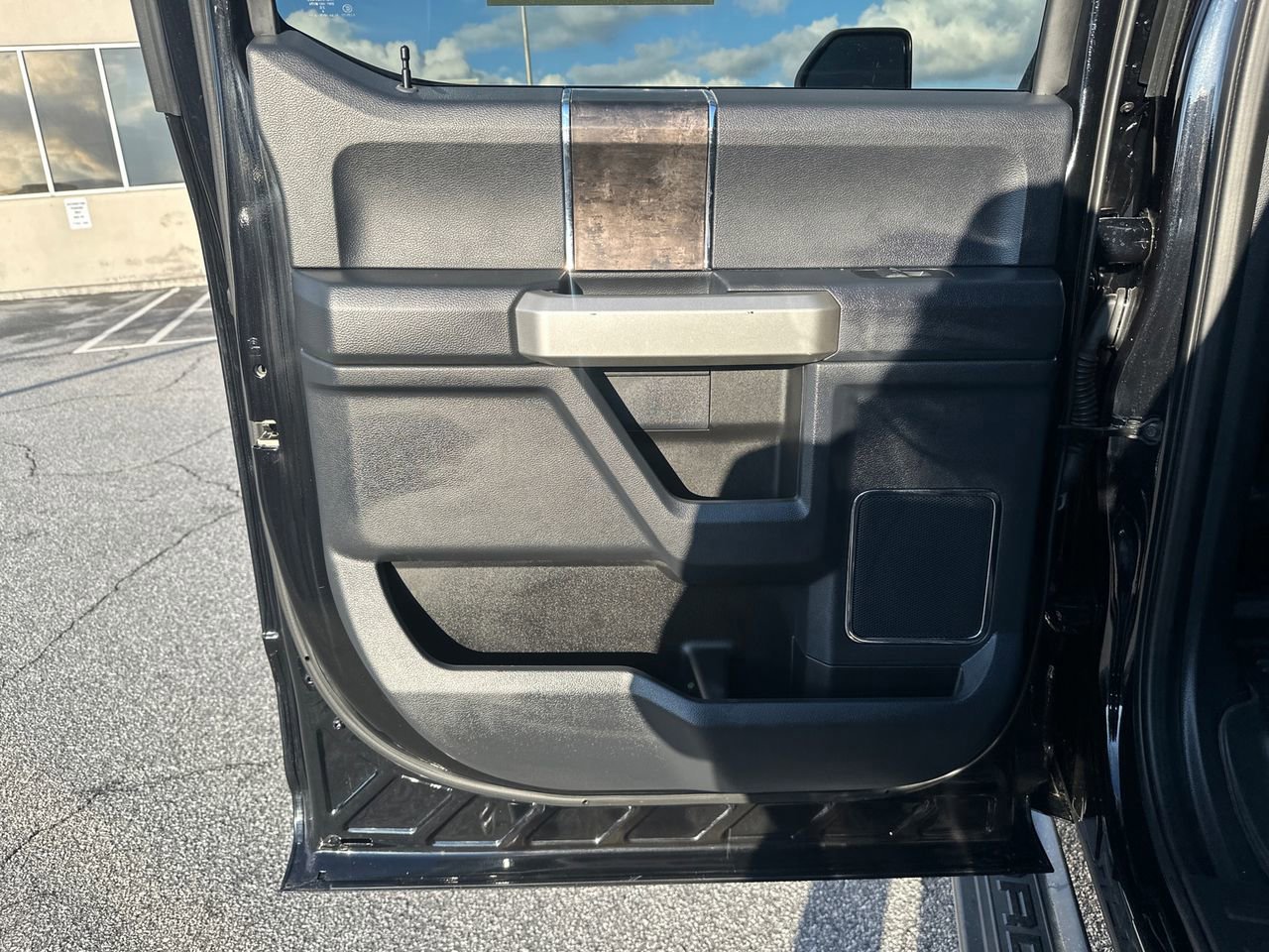 Certified 2022 Ford F250 Lariat w/ Black Appearance Package image 23