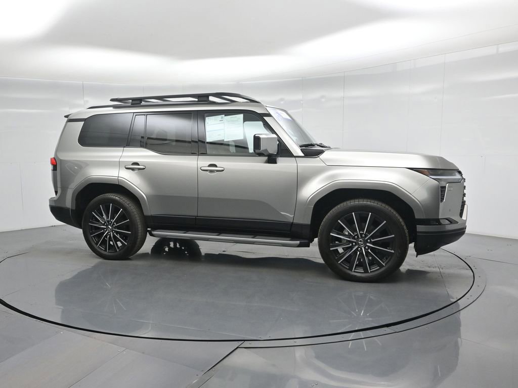 Used 2025 Lexus GX 550 w/ Accessory Package (2T) image 10