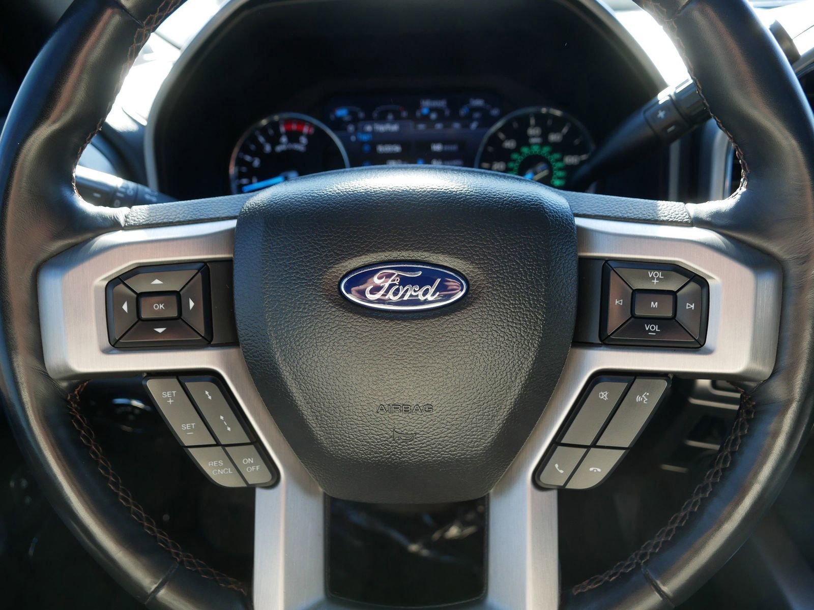 Certified 2022 Ford F250 Platinum w/ FX4 Off-Road Package image 29