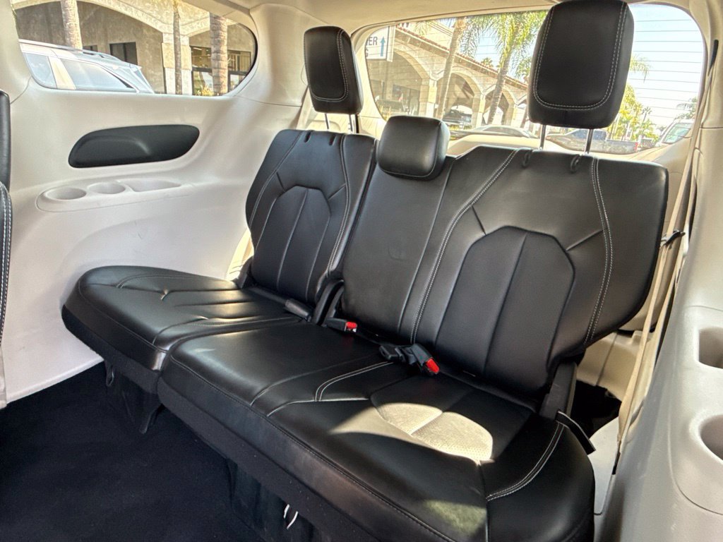 Used 2024 Chrysler Pacifica Touring-L FWD image 34
