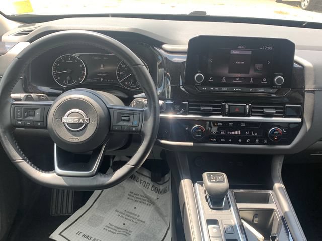 Used 2025 Nissan Pathfinder SV FWD image 13