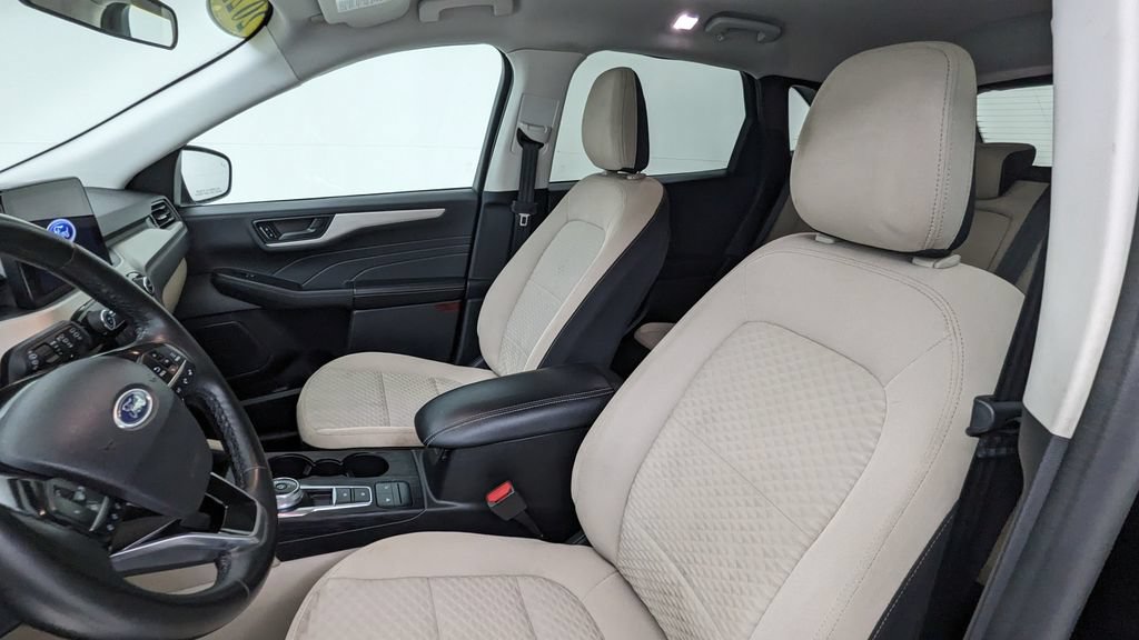 Certified 2022 Ford Escape SE w/ Convenience Package AWD/4WD image 2