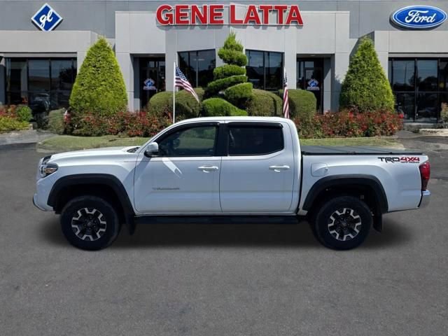 Used 2018 Toyota Tacoma TRD Off-Road image 2