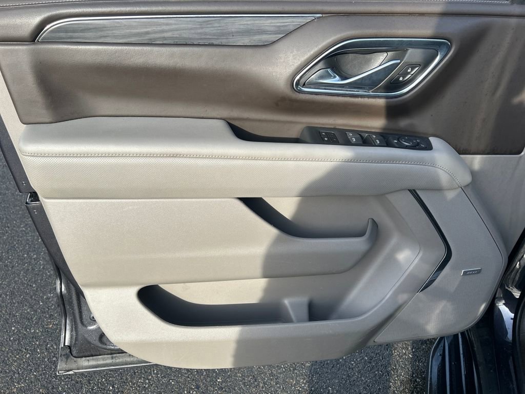 Used 2023 GMC Yukon XL SLT image 17