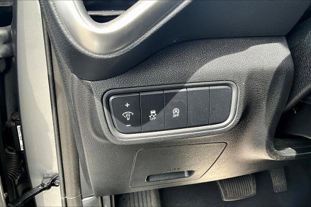 Used 2025 Kia Soul LX w/ LX Technology Package FWD image 31