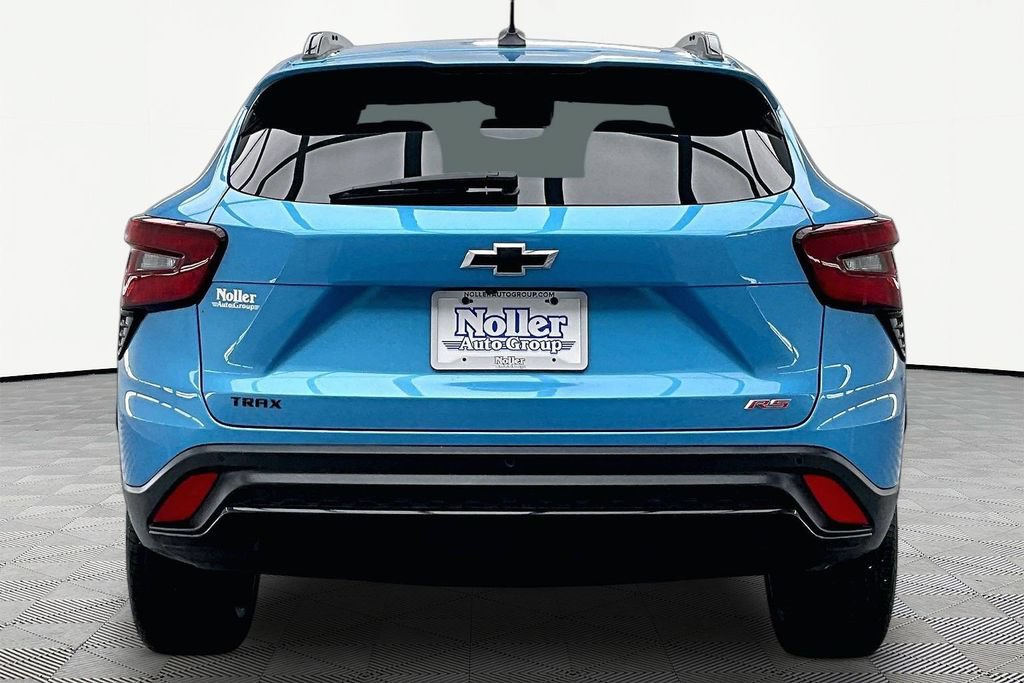 Used 2025 Chevrolet Trax RS w/ Driver Confidence Package FWD image 4
