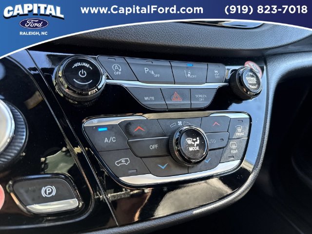 Used 2025 Chrysler Pacifica Select FWD image 28