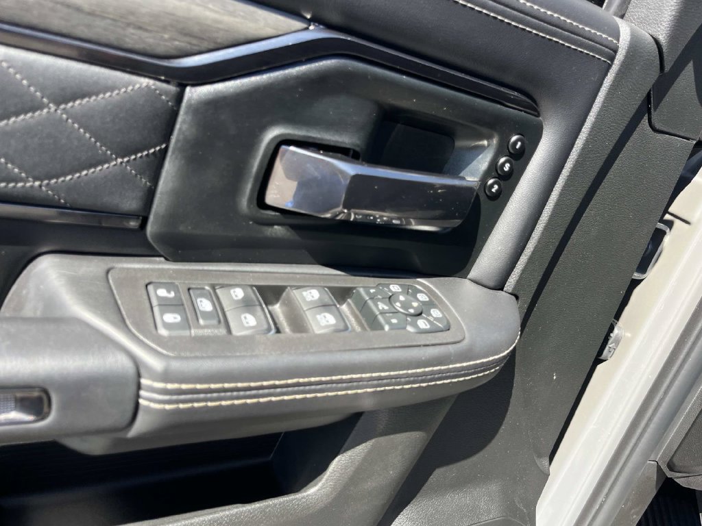Used 2025 RAM 3500 Limited AWD/4WD image 33