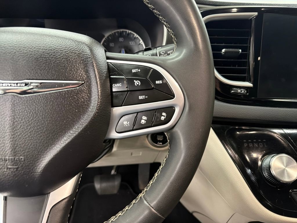 Used 2023 Chrysler Pacifica Touring-L FWD image 20