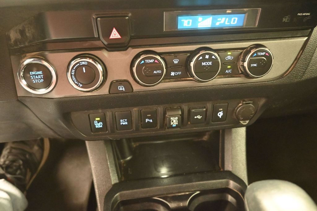 Used 2023 Toyota Tacoma TRD Off-Road w/ Technology Package AWD/4WD image 29