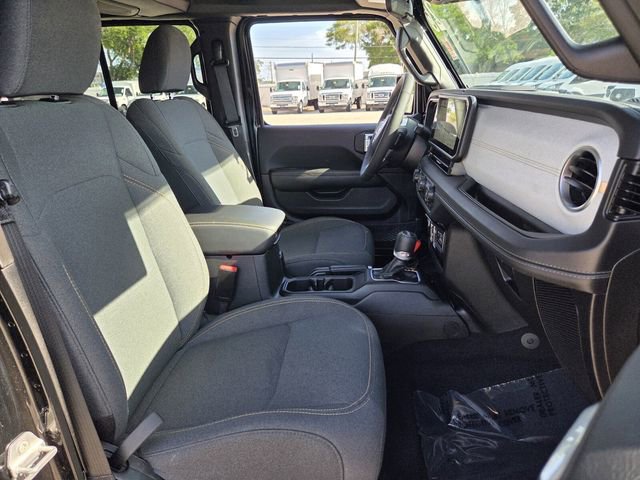 Used 2025 Jeep Wrangler Unlimited Sahara w/ Safety Group AWD/4WD image 21