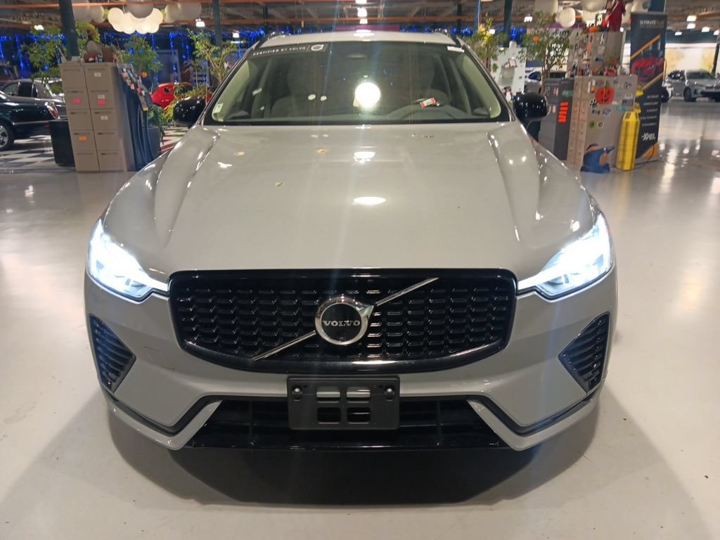 Used 2024 Volvo XC60 B5 Plus w/ Protection Package Premier AWD/4WD image 10