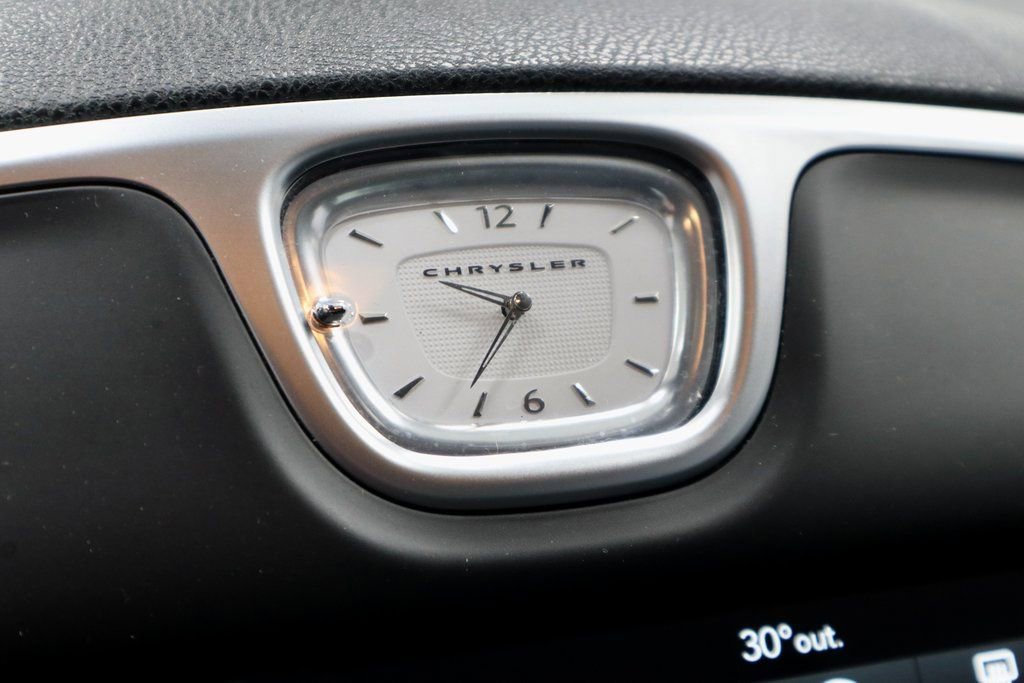 Used 2022 Chrysler 300 Touring image 9