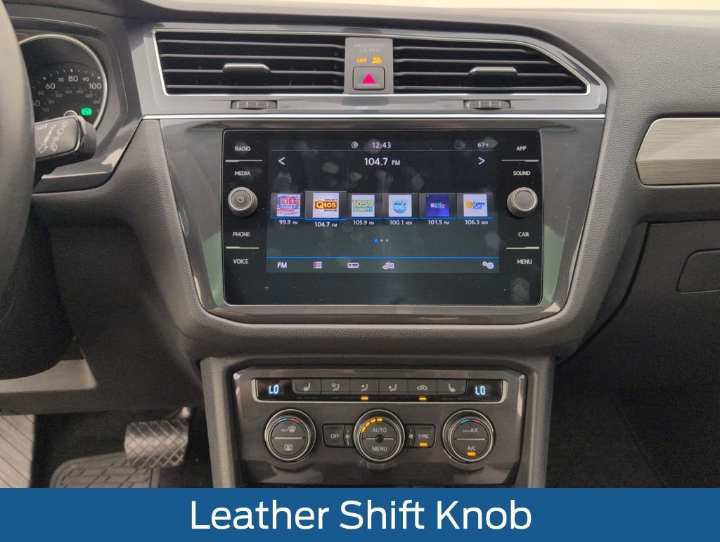 Used 2020 Volkswagen Tiguan SE w/ Panoramic Sunroof Package image 33