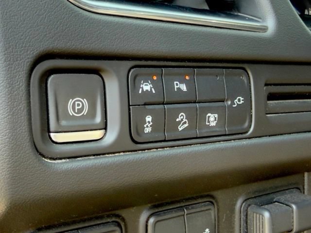 Used 2022 Chevrolet Tahoe Z71 w/ Off-Road Capability Package AWD/4WD image 23