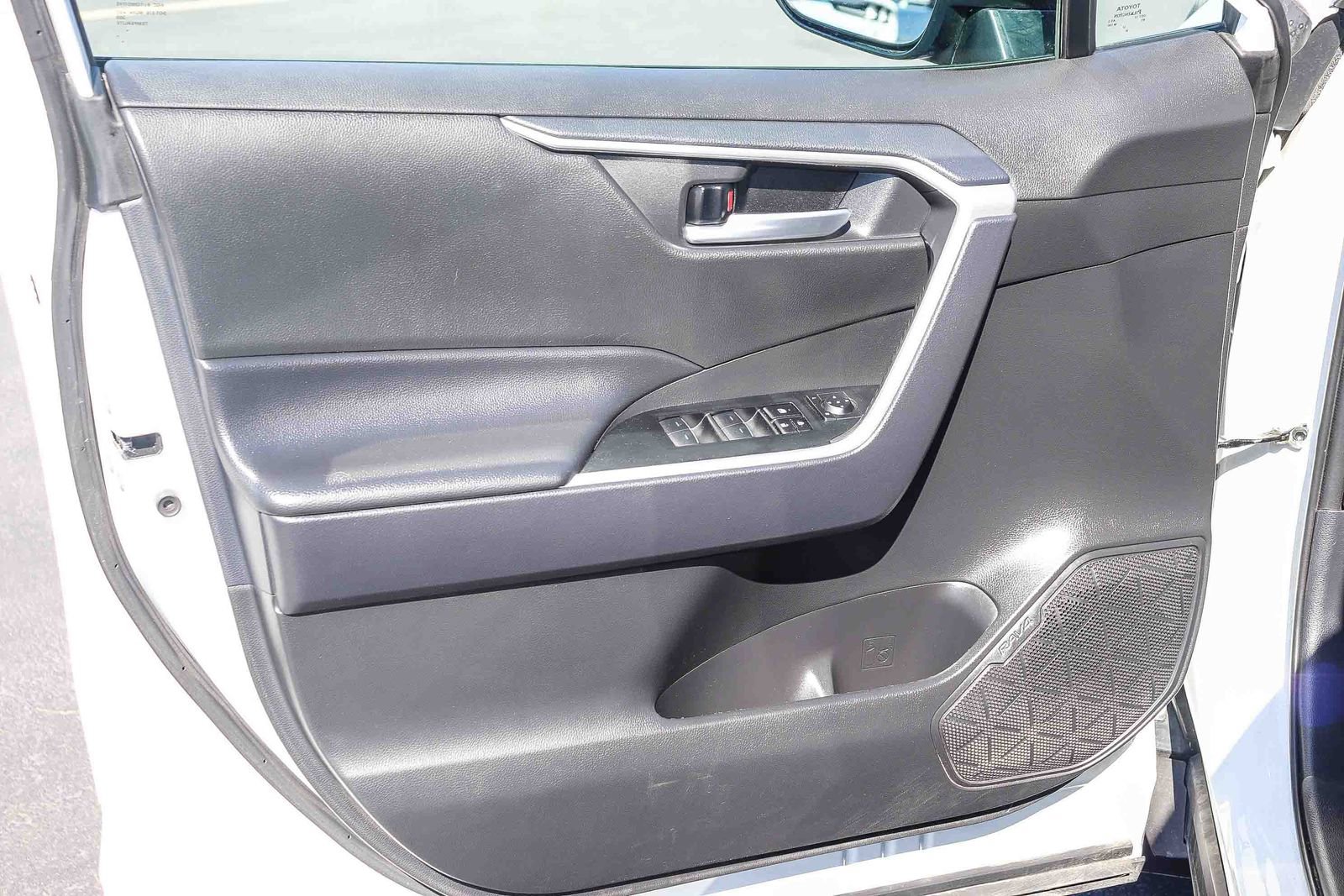 Used 2024 Toyota RAV4 XLE FWD image 21