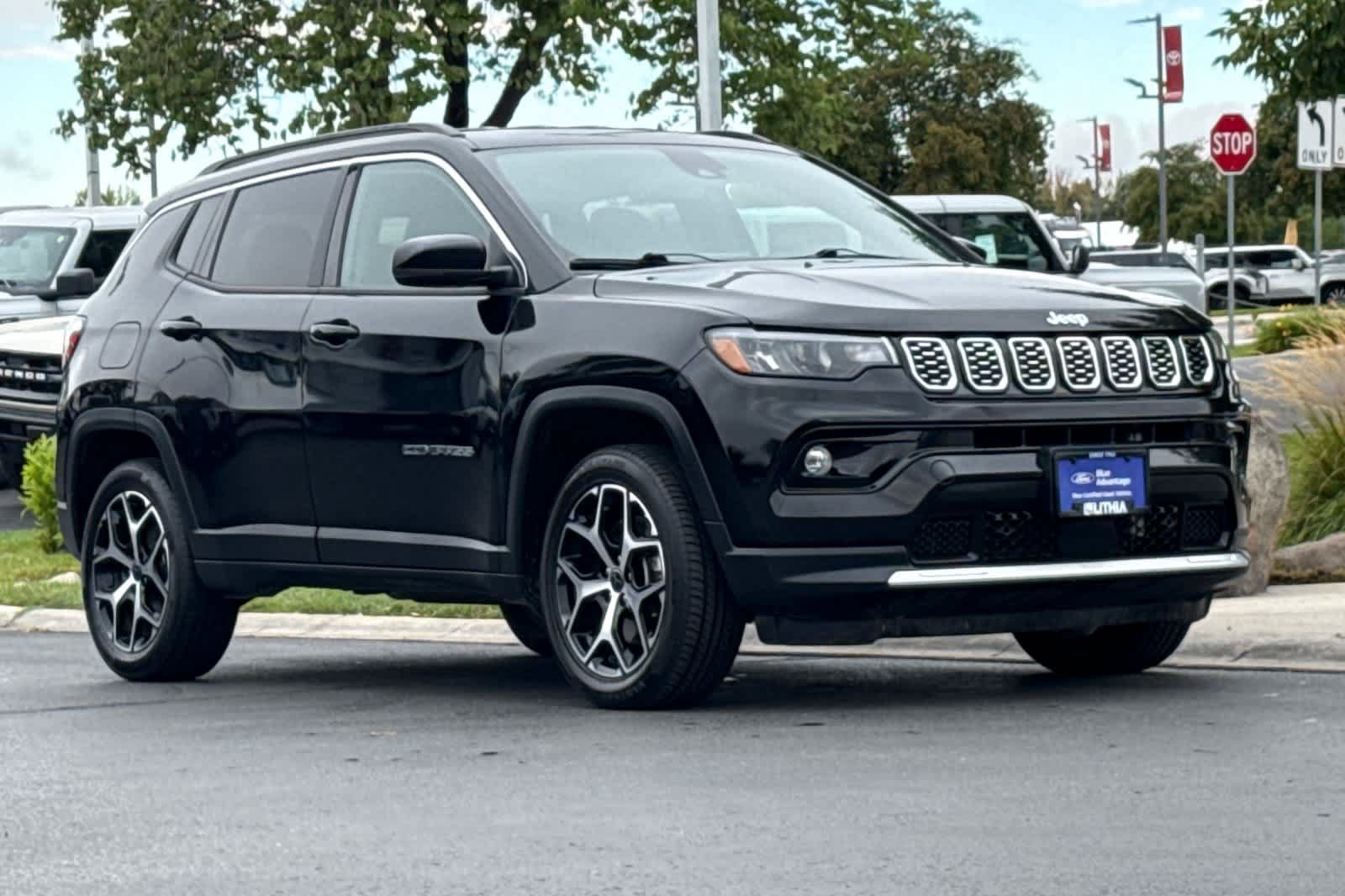 Used 2025 Jeep Compass Limited AWD/4WD image 9