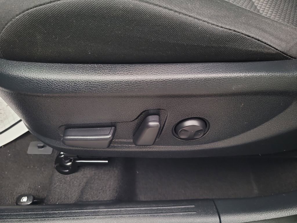 Used 2025 Kia Soul LX w/ LX Technology Package image 12