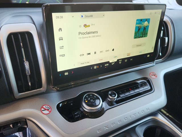 Certified 2025 Ford Expedition Active AWD/4WD image 28