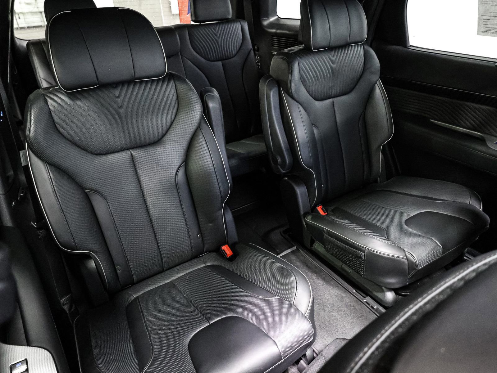 Used 2024 Hyundai Palisade Calligraphy image 23