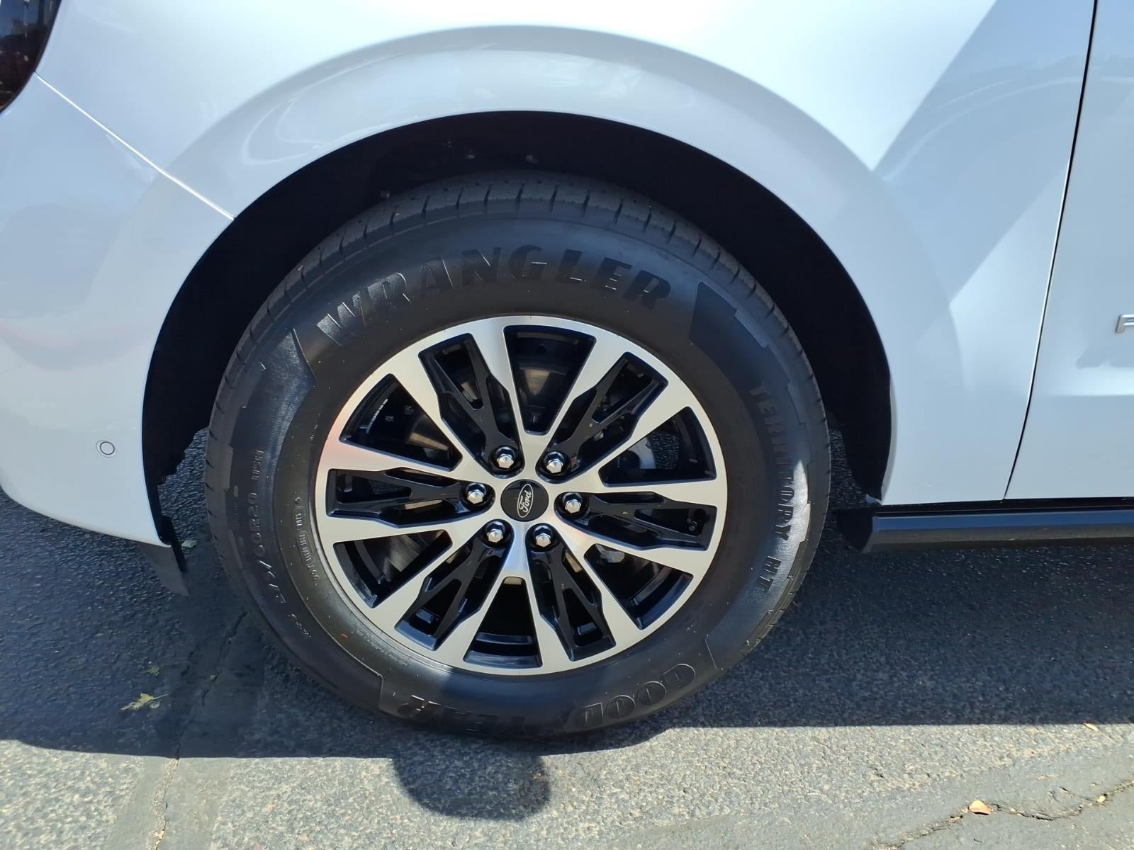 Certified 2025 Ford Expedition Platinum AWD/4WD image 9
