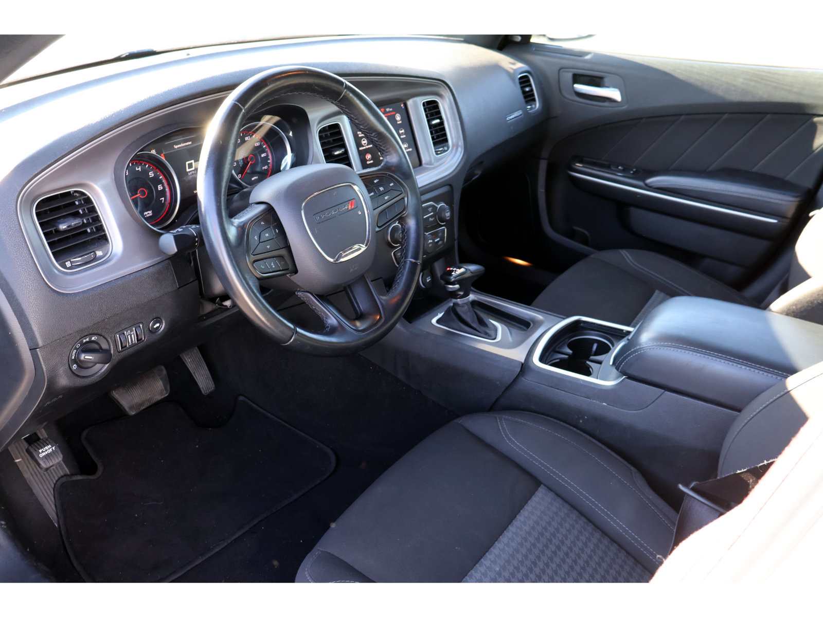 Used 2023 Dodge Charger SXT RWD image 3