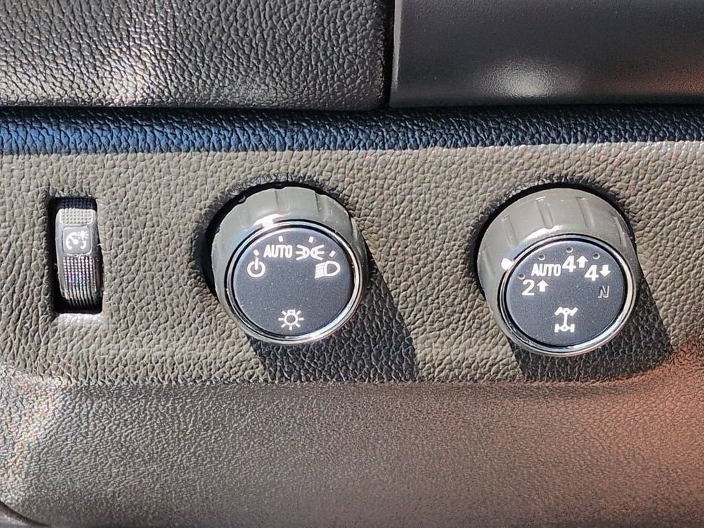 Used 2022 Chevrolet Colorado LT w/ Safety Package AWD/4WD image 22