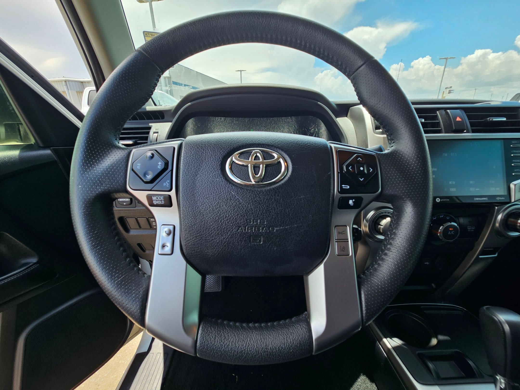 Used 2022 Toyota 4Runner SR5 Premium w/ Moonroof Package RWD image 17