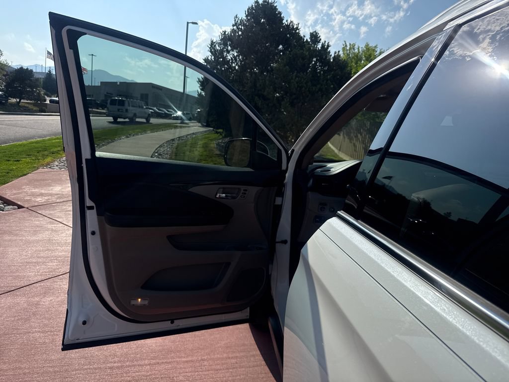 Used 2021 Honda Pilot Touring image 11