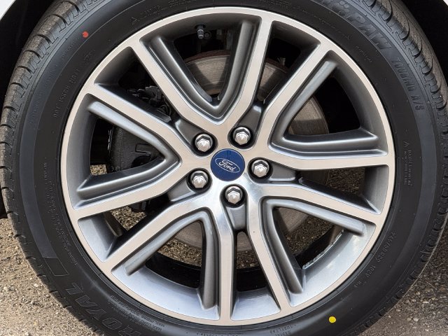 Certified 2019 Ford Edge Titanium w/ Cold Weather Package AWD/4WD image 16