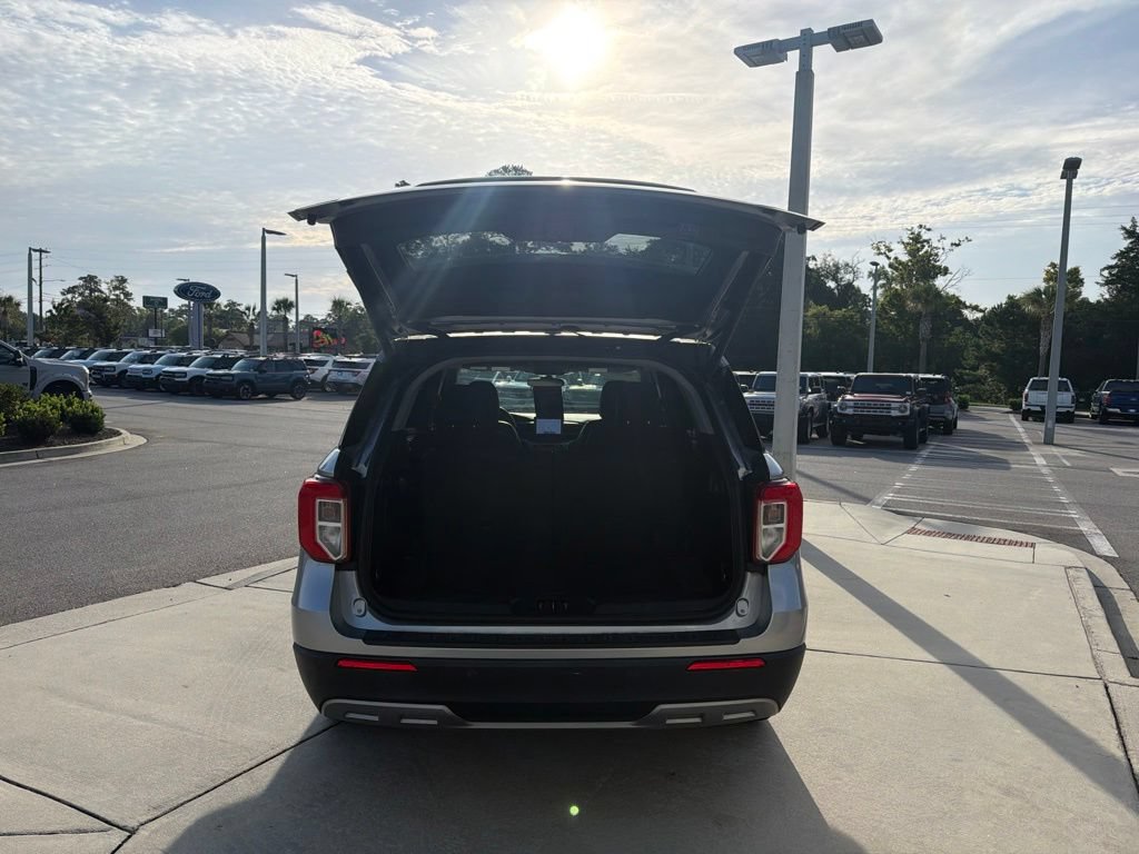 Certified 2023 Ford Explorer XLT w/ Equipment Group 202A RWD image 7