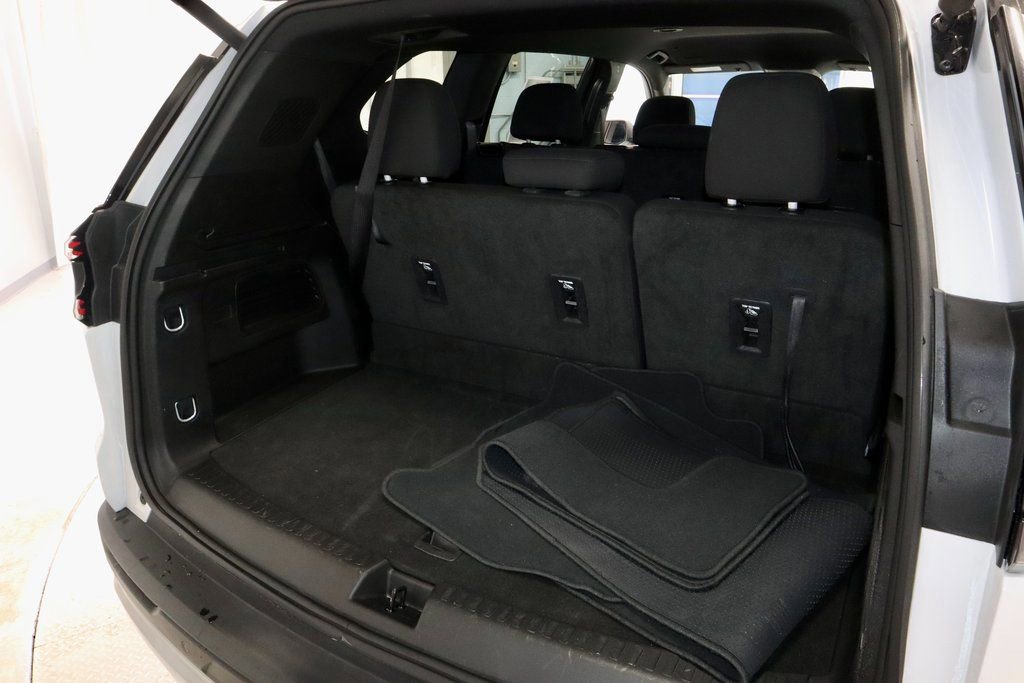 Used 2025 GMC Acadia Elevation image 15