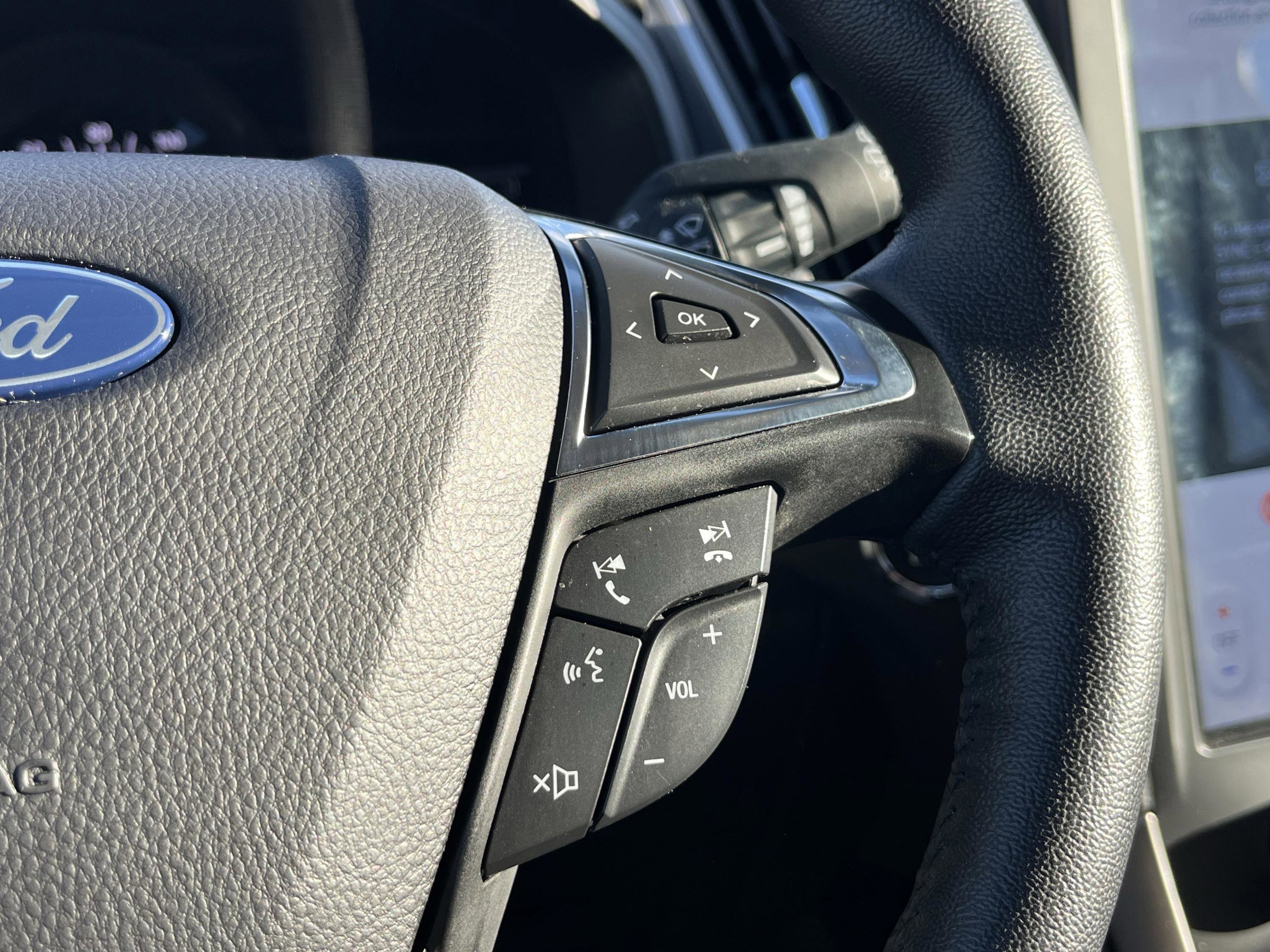 Certified 2024 Ford Edge SEL image 13