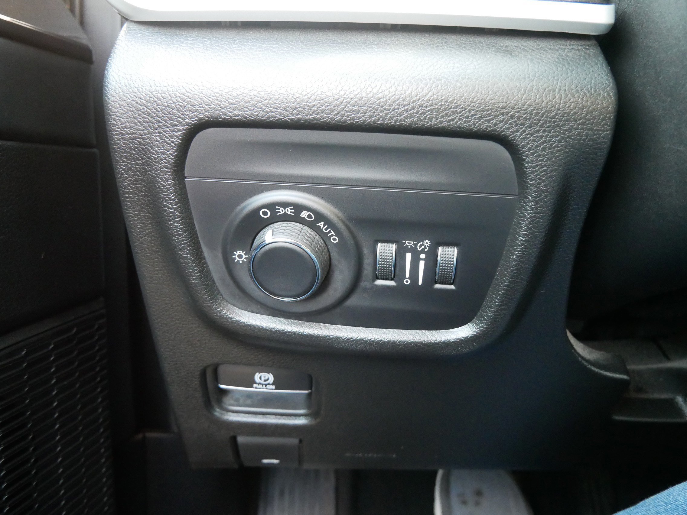 Used 2023 Jeep Grand Cherokee Laredo w/ Luxury Tech Group I image 26