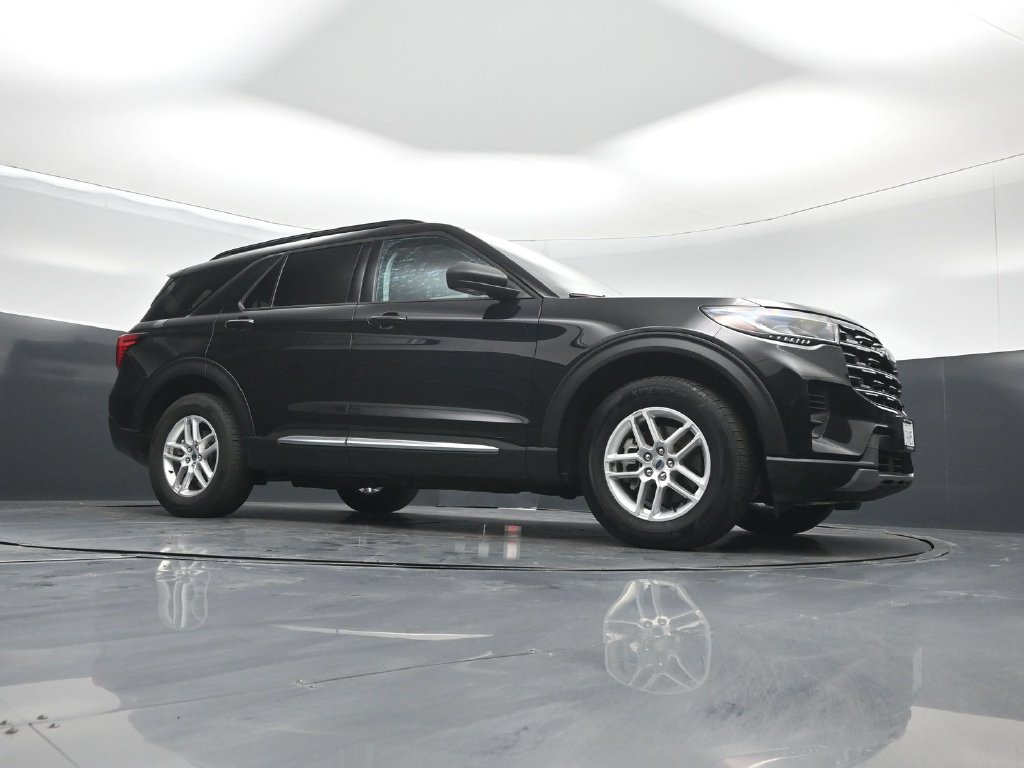Certified 2025 Ford Explorer Active AWD/4WD image 4