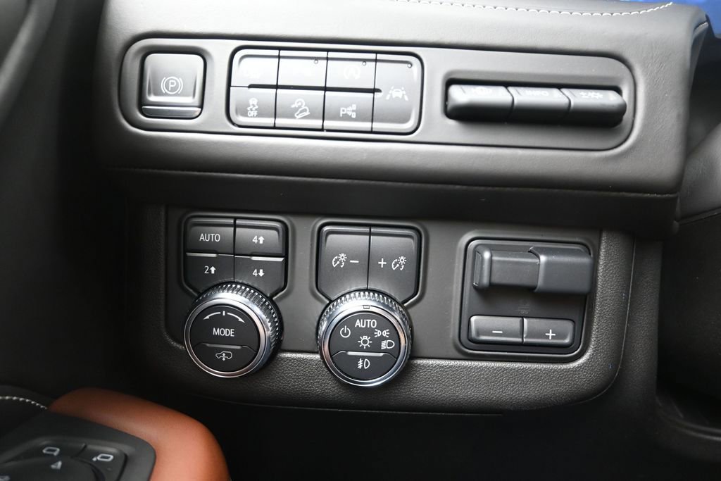 Used 2023 GMC Yukon Denali Ultimate AWD/4WD image 19