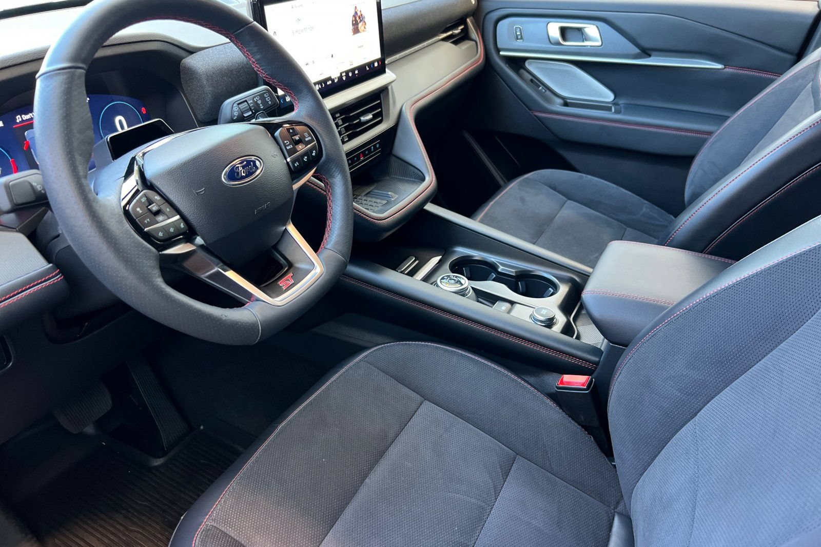 Certified 2025 Ford Explorer ST AWD/4WD image 12