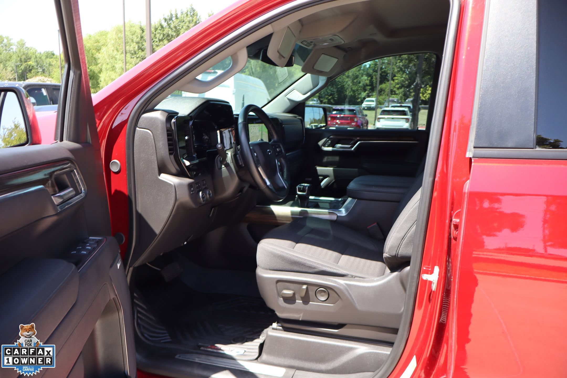 Used 2025 Chevrolet Silverado 1500 LT Trail Boss w/ Convenience Package II AWD/4WD image 25