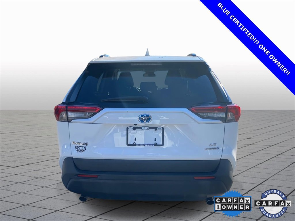 Used 2021 Toyota RAV4 LE image 3