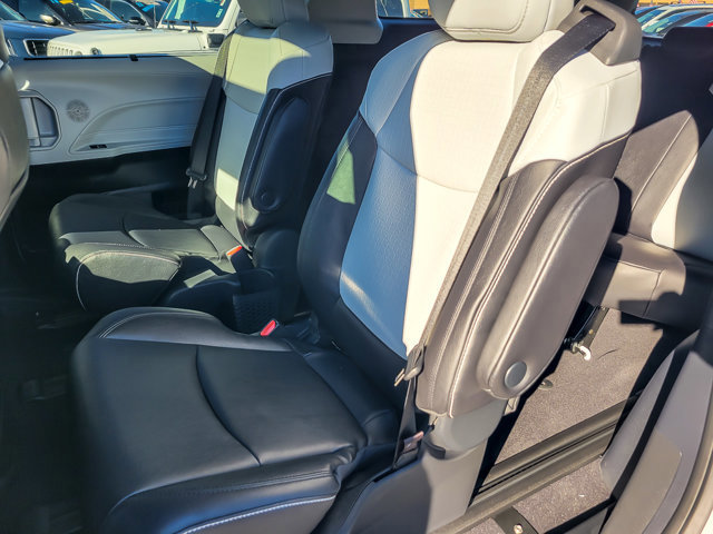 Used 2025 Toyota Sienna XSE image 14