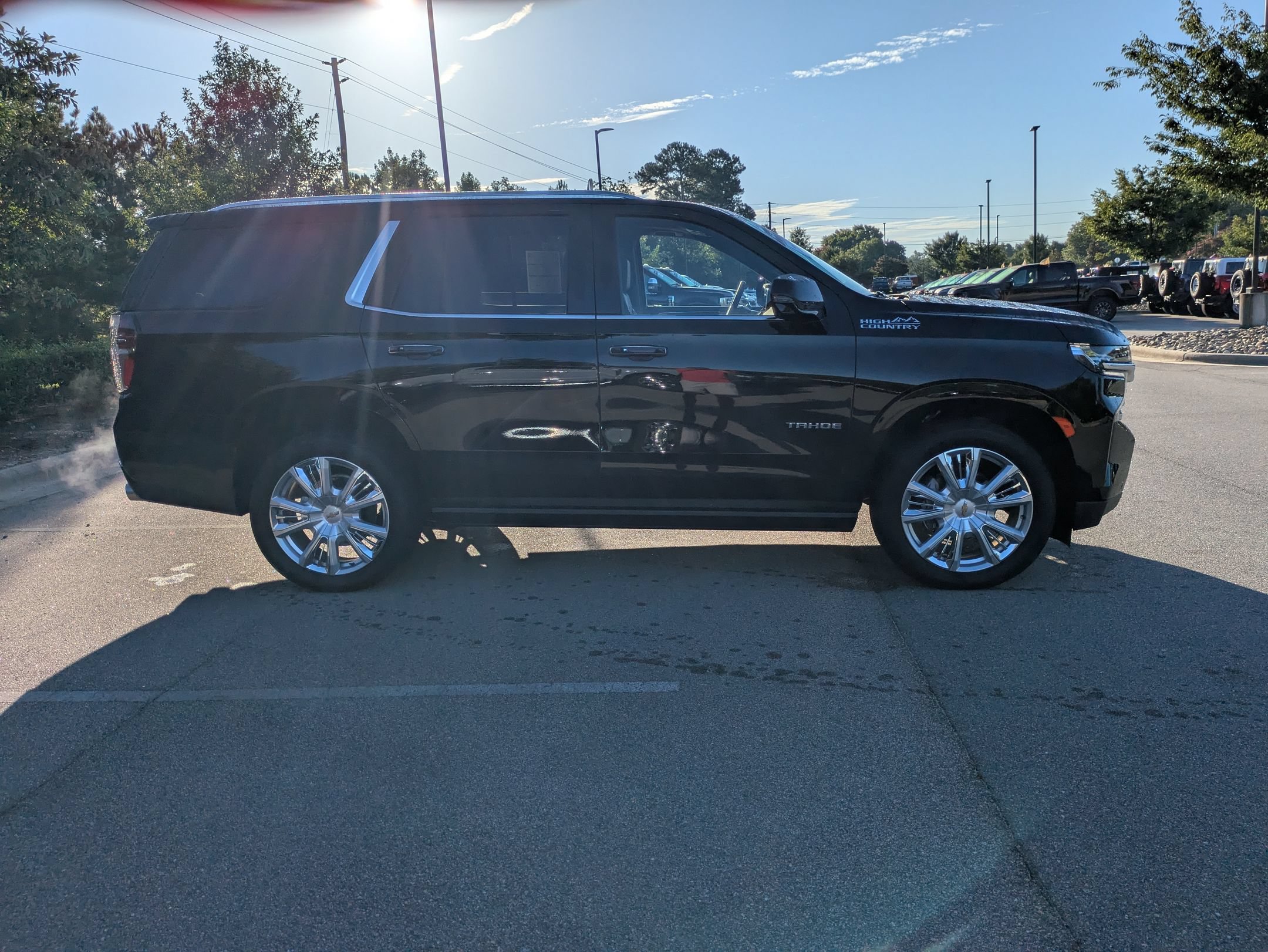 Used 2024 Chevrolet Tahoe High Country AWD/4WD image 3