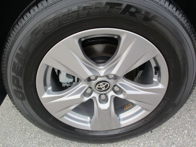 Used 2024 Toyota RAV4 XLE FWD image 9