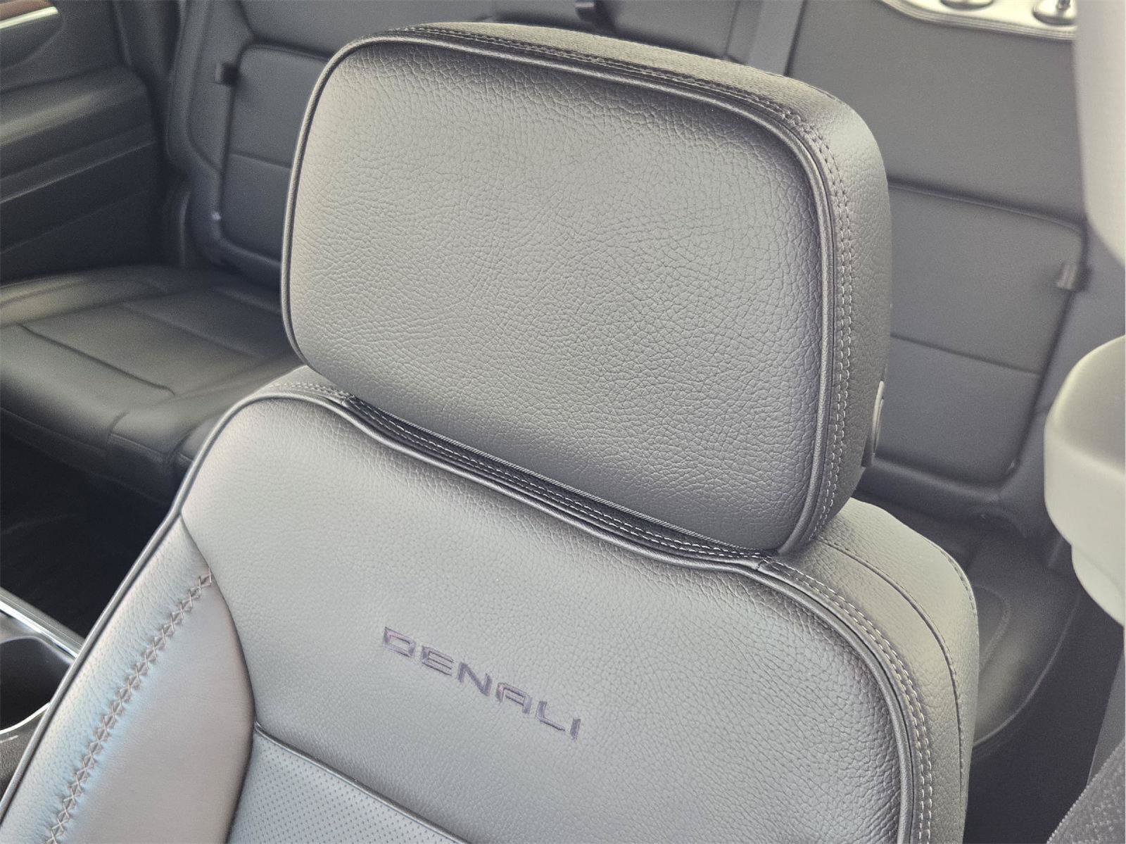 Used 2025 GMC Sierra 2500 Denali w/ Denali Reserve Package AWD/4WD image 23