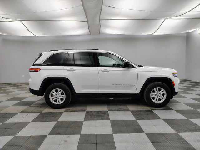Used 2023 Jeep Grand Cherokee Laredo AWD/4WD image 10