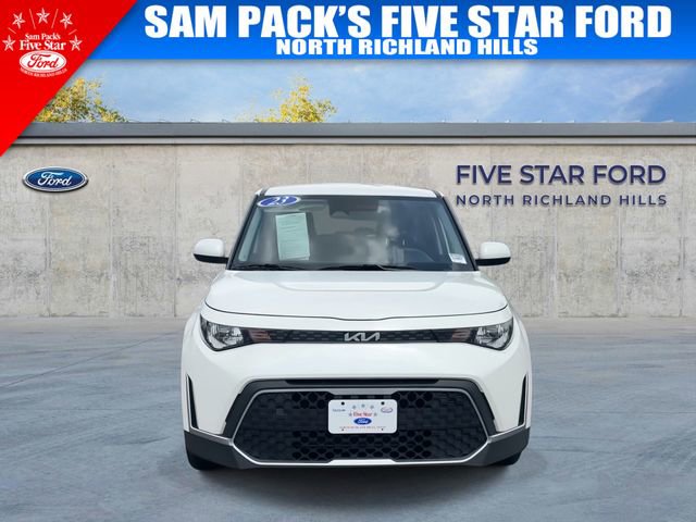 Used 2023 Kia Soul LX FWD image 3