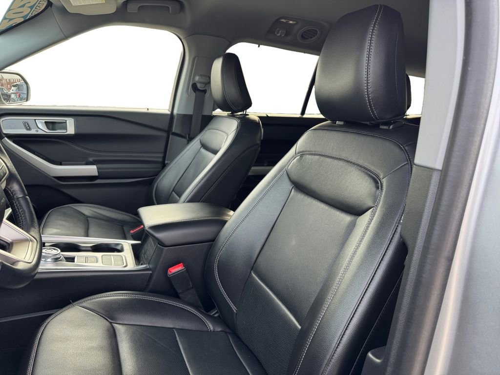 Certified 2022 Ford Explorer Limited w/ Equipment Group 301A image 9