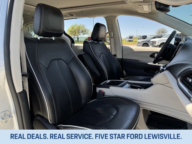 Used 2024 Chrysler Pacifica Limited image 30