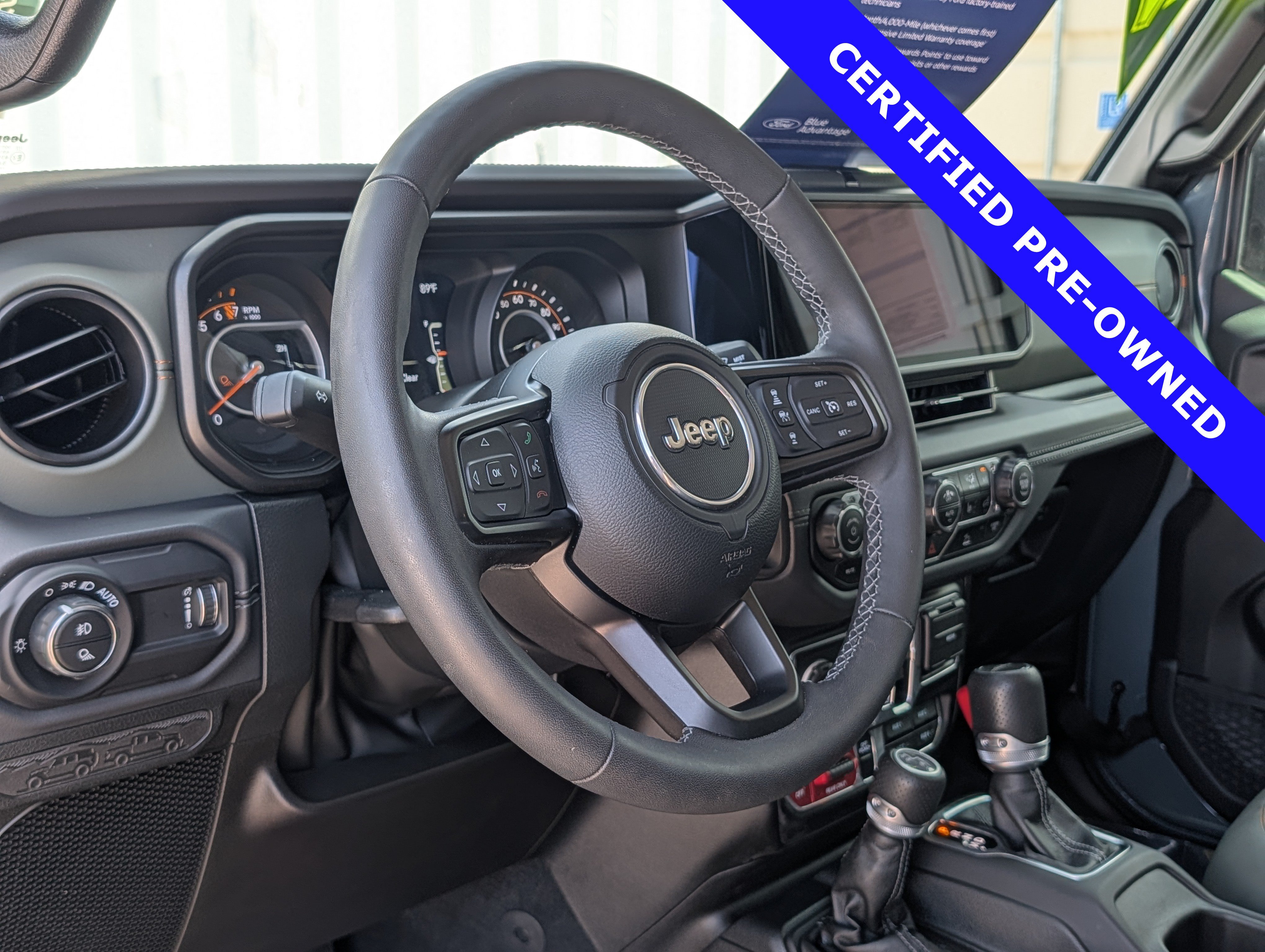 Used 2025 Jeep Gladiator Mojave w/ Convenience Group AWD/4WD image 29