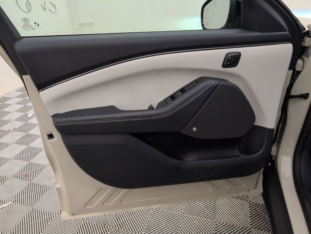 Certified 2025 Ford Mustang Mach-E Premium image 37