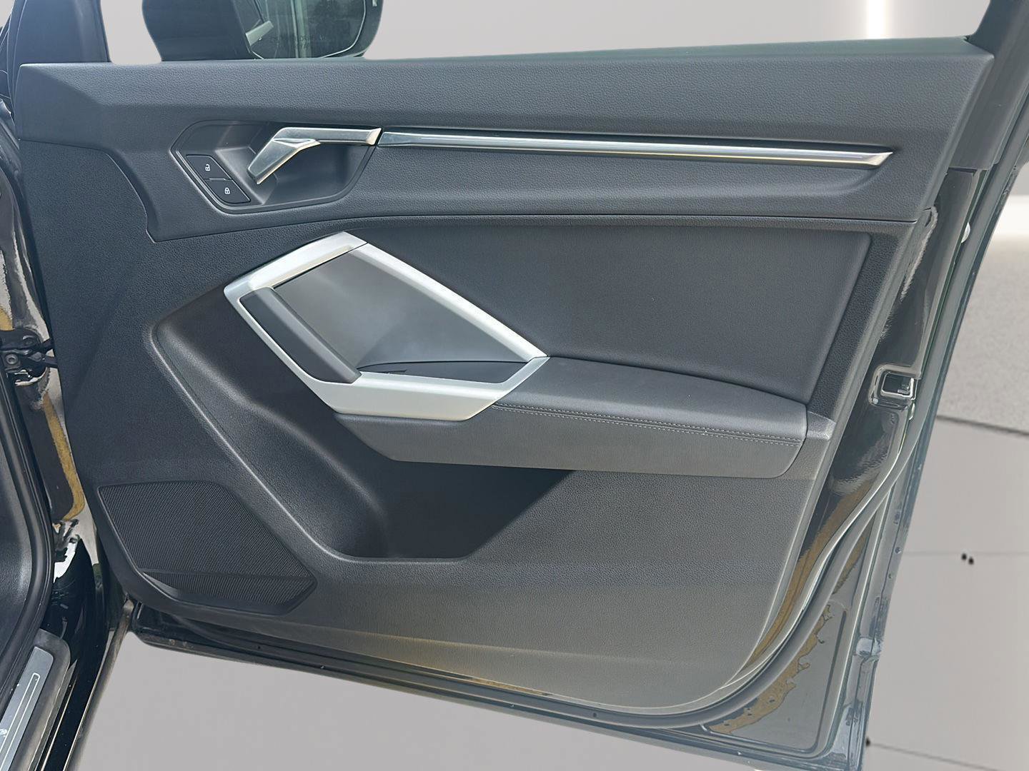 Used 2024 Audi Q3 2.0T Premium Plus w/ Premium Plus Package image 19